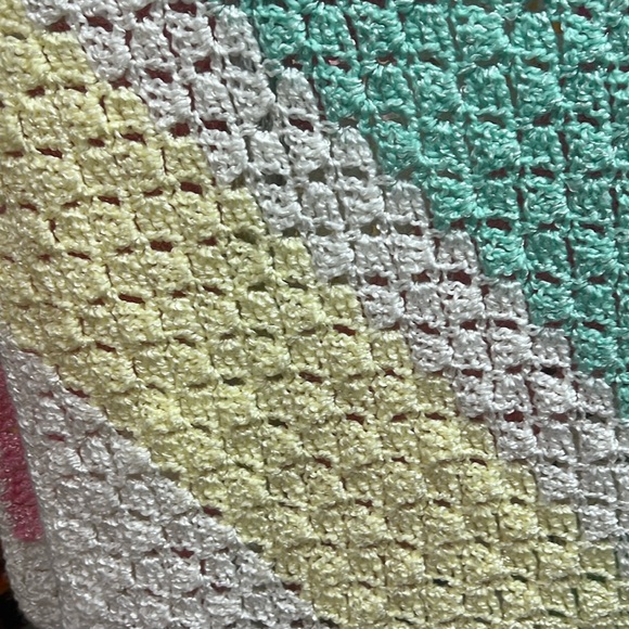 Hand Knit Silky Soft Throw Blanket 42x47 - Picture 4 of 13